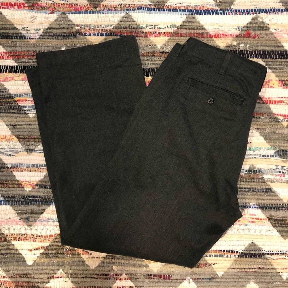 Gap Loose Fit Grey Men’s Dress Pants size 32/30 Work Wear